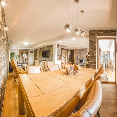 داونتاون سويت ألبي *