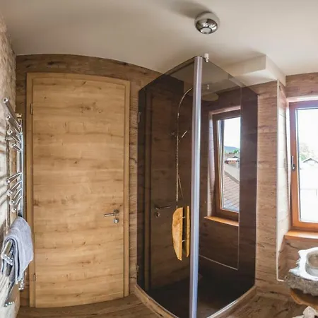 داونتاون سويت ألبي شقة جارمش بارتنكيرشن