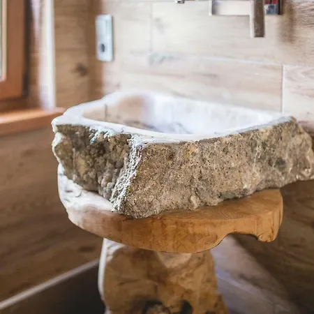 داونتاون سويت ألبي *